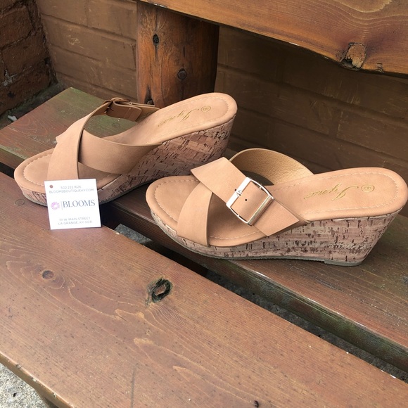 Jynx Tan Wedges Cork Heel - Picture 3 of 6